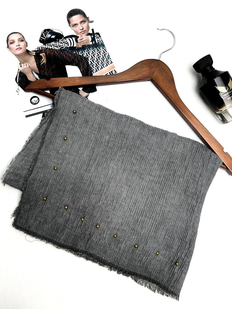 شال پلیسه پیرسینگ دار دور ریش پاییزه